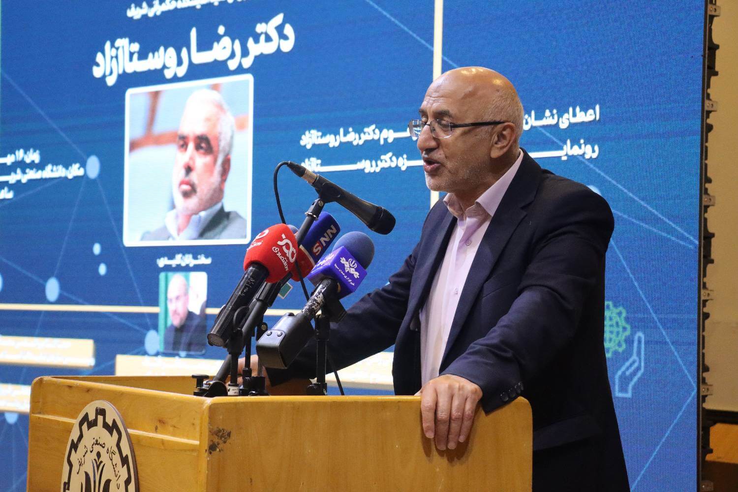دکتر محمدباقر ذوالقدر در مراسم گرامیداشت دکتر رضا روستا آزاد رئیس فقید دانشگاه صنعتی شریف
