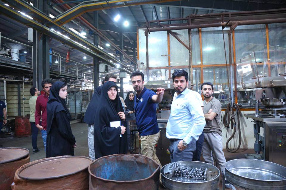 بازدید نخبگان عضو بنیاد ملی نخبگان از یک شرکت دانش&zwnj;بنیان حوزه نفت و گاز