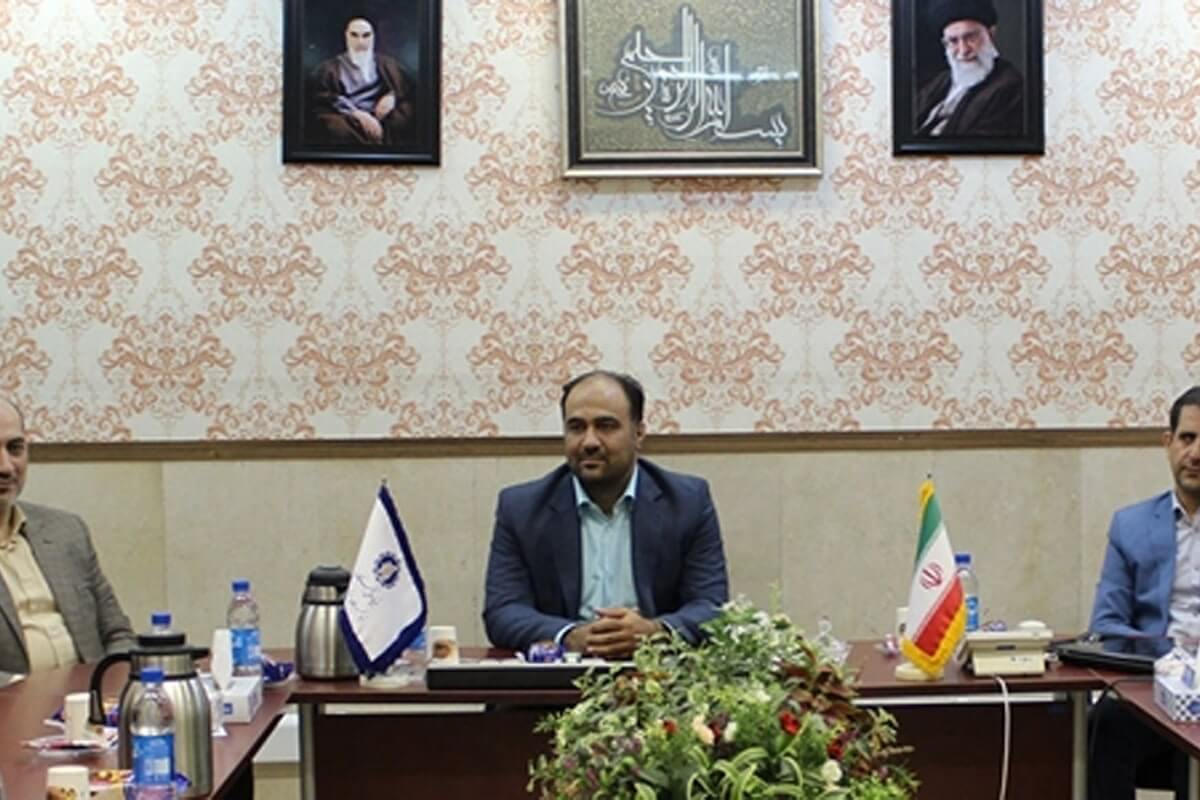 در حوزه تصمیم‌گیری نگاه یکسان و عادلانه به تمام مجموعه‌های بنیاد نخبگان حاکم خواهد بود