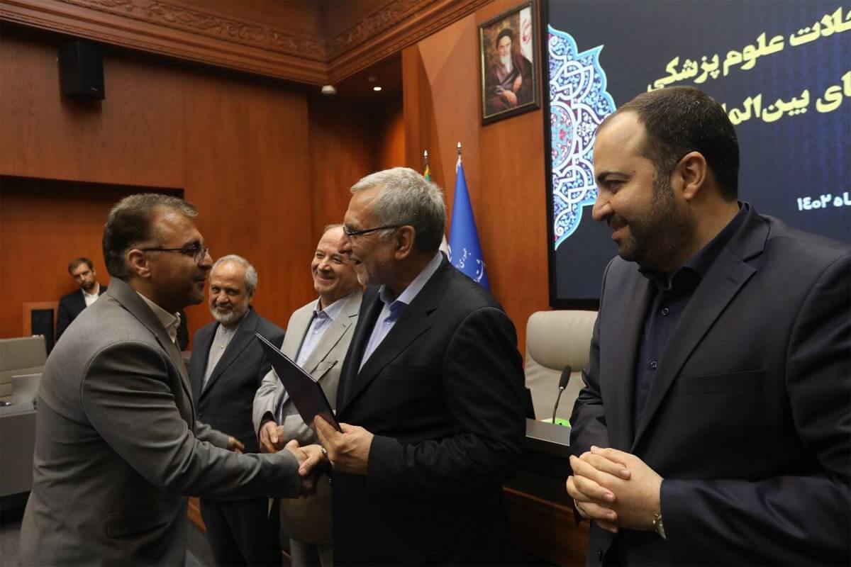 نشست تقدیر از سردبیران مجلات علوم پزشکی ارتقا یافته در نمایه نامه‌های بین المللی برگزار شد