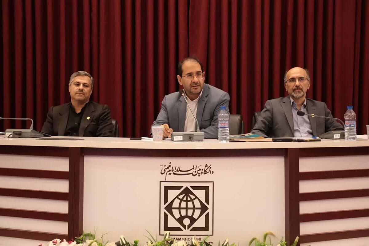نظام آموزشی باید شاگرد پروری، اخلاق‌ محوری و حکیم پروری را در دستور کار خود قرار دهد