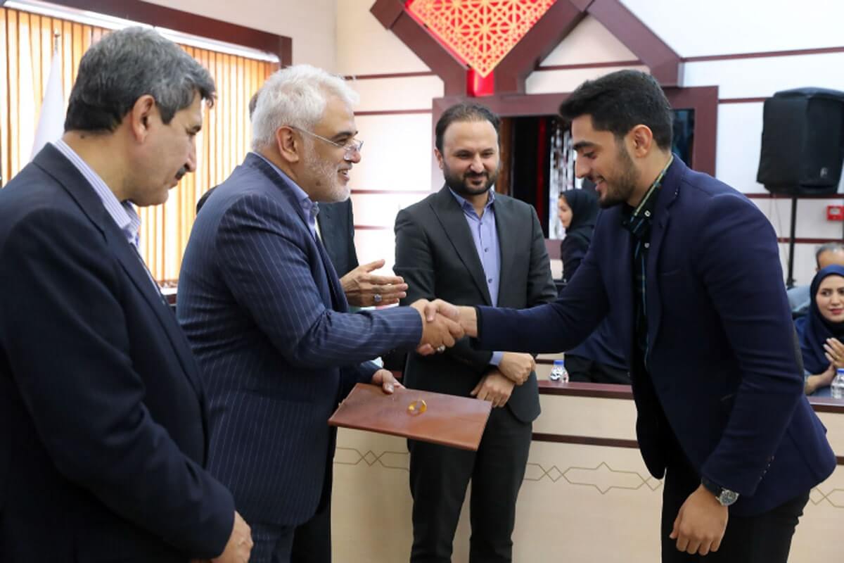 مراسم تقدیر از دانشجویان برگزیده المپیاد دانشجویی علوم پزشکی کشور برگزار شد