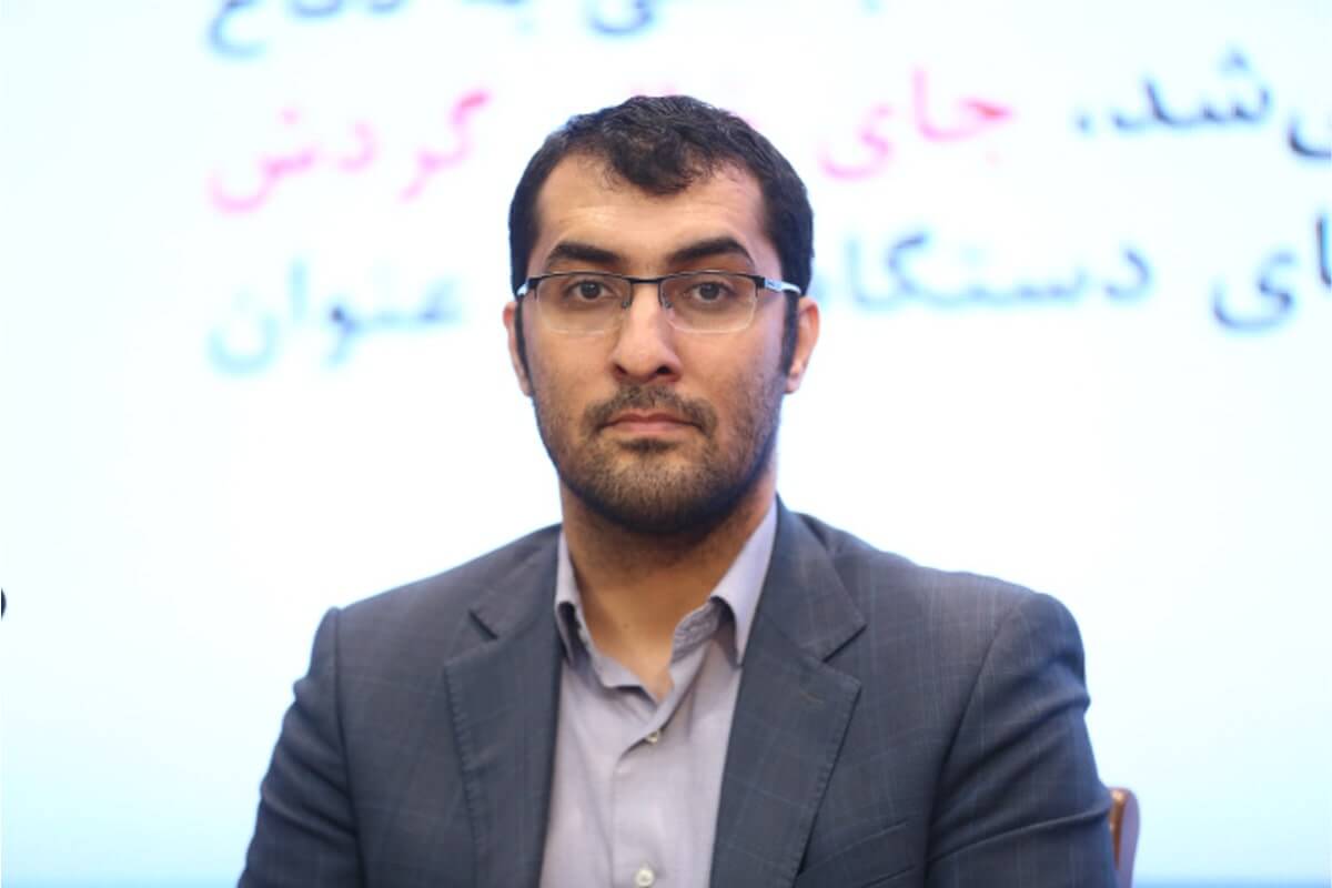 اجرای برنامه های درسی بازنگری شده از سال 1403 الزامی است