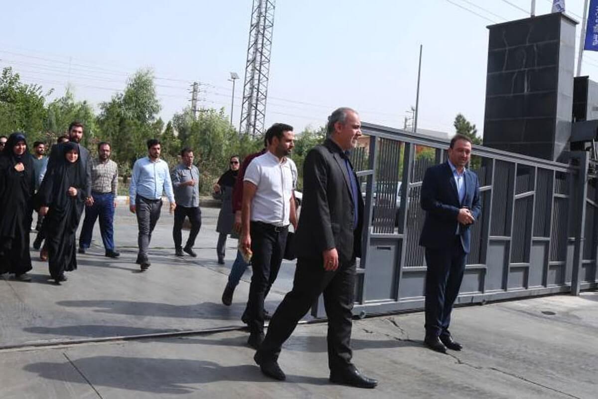 بازدید نخبگان عضو بنیاد ملی نخبگان از یک شرکت دانش بنیان حوزه نفت و گاز