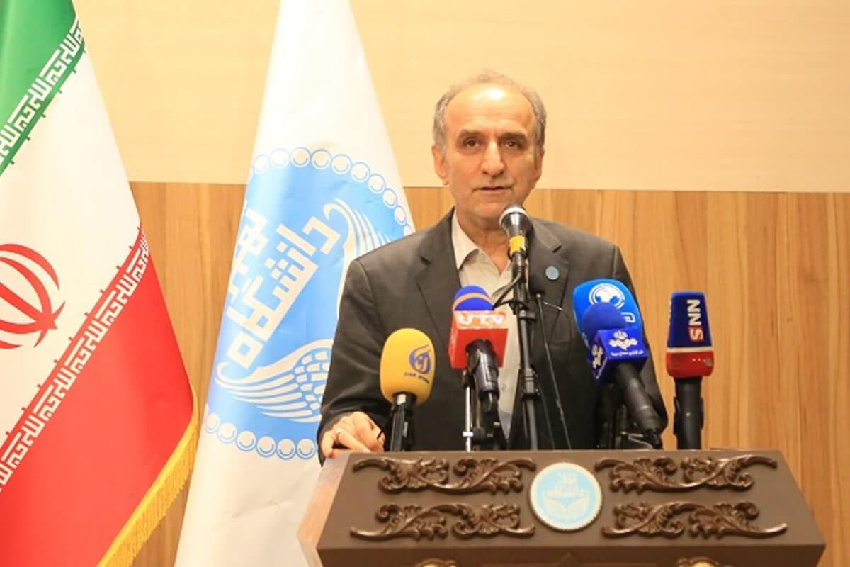 در بازنگری برنامه های درسی از صاحب نظران حوزه صنعت استفاده خواهیم کرد